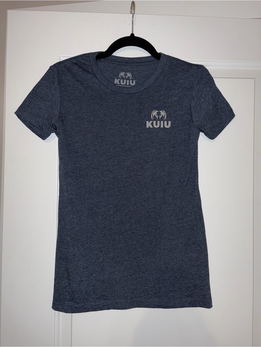 NWOT Women’s KUIU “Topo Field Shirt” Heather Navy Logo Tee